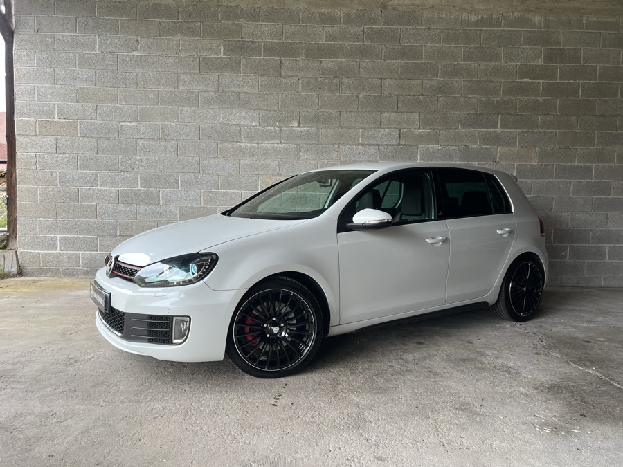 Volkswagen Golf GTI Adidas